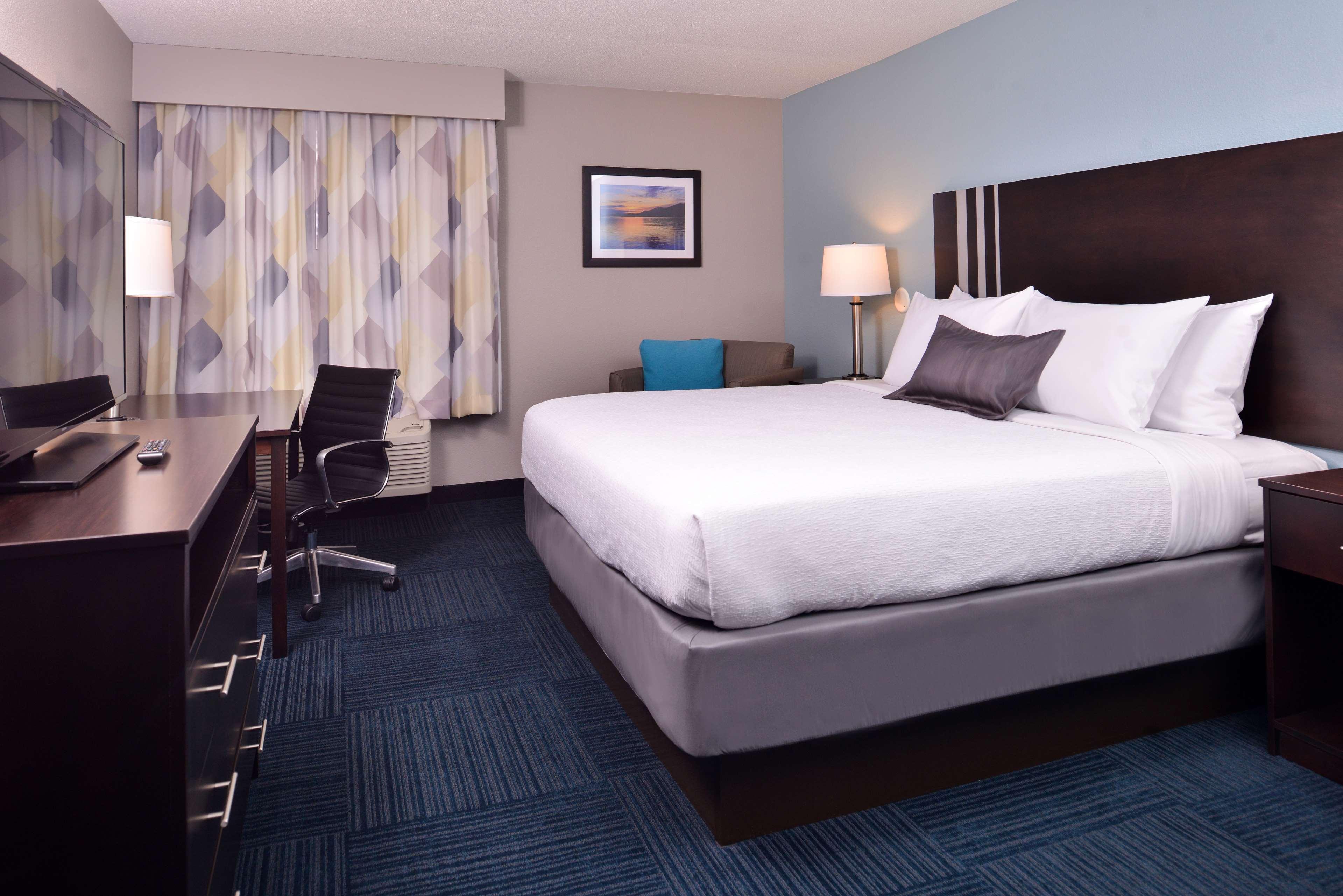 Best Western Hartford Hotel And Suites Exteriör bild