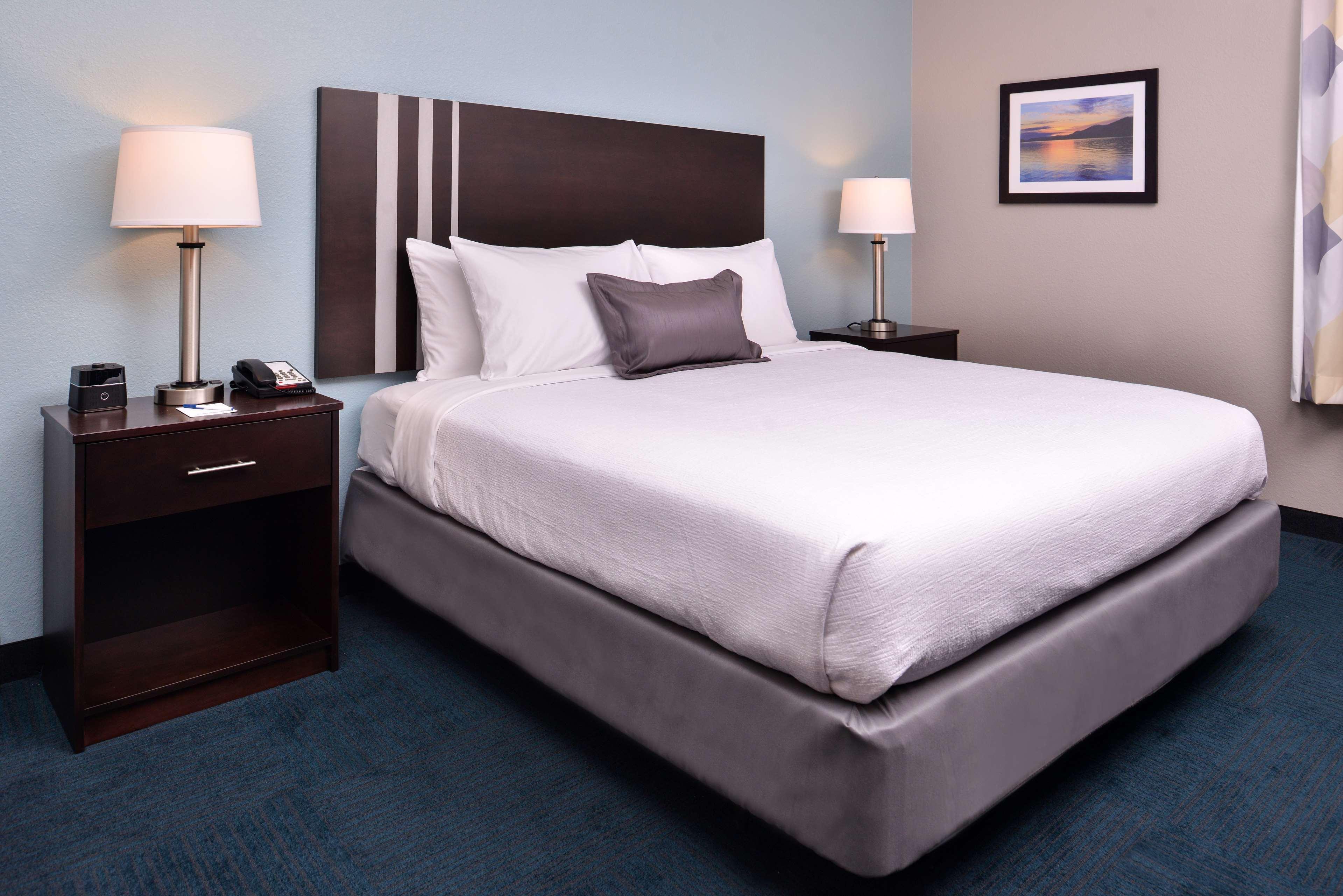 Best Western Hartford Hotel And Suites Exteriör bild