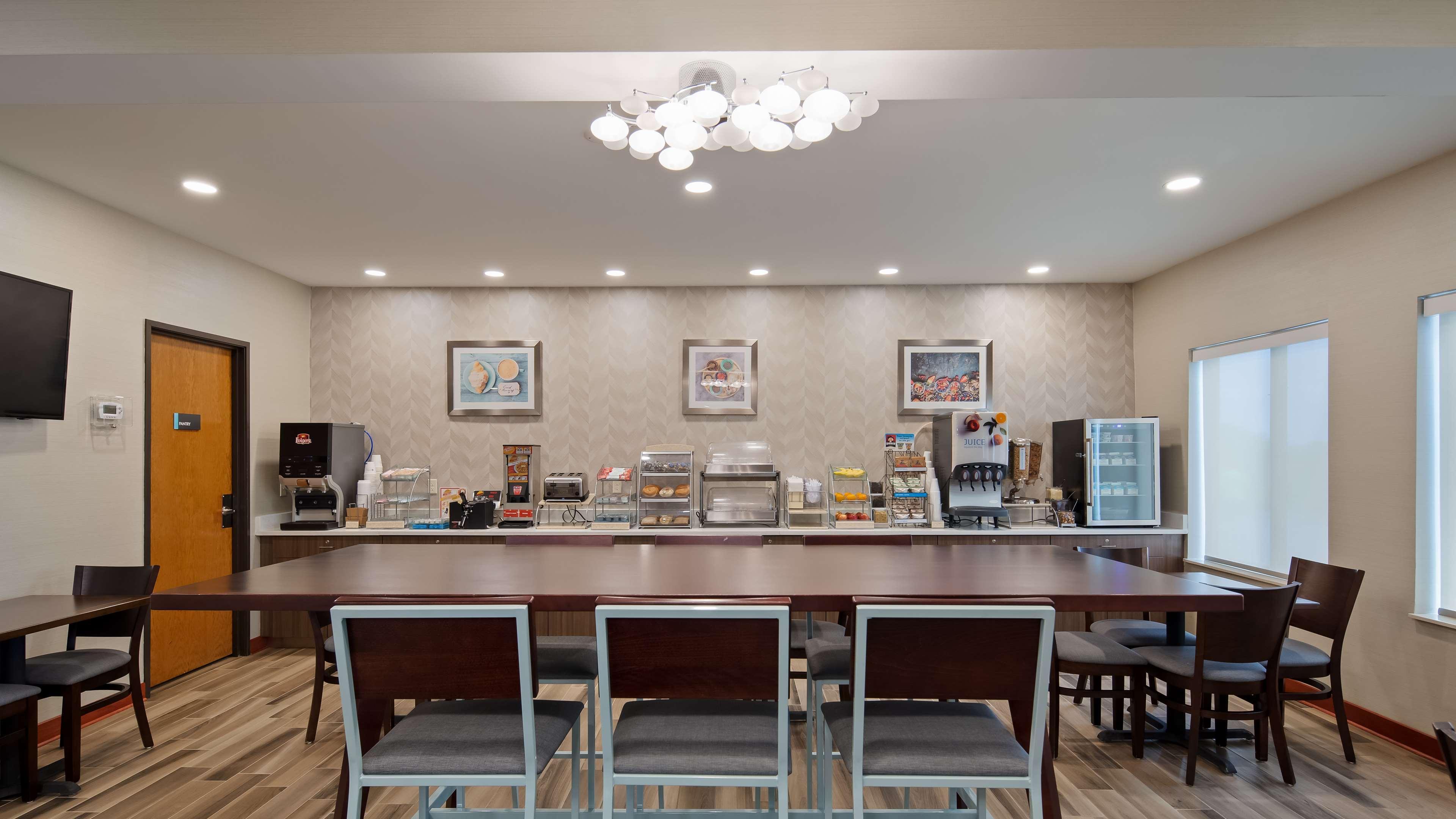 Best Western Hartford Hotel And Suites Exteriör bild