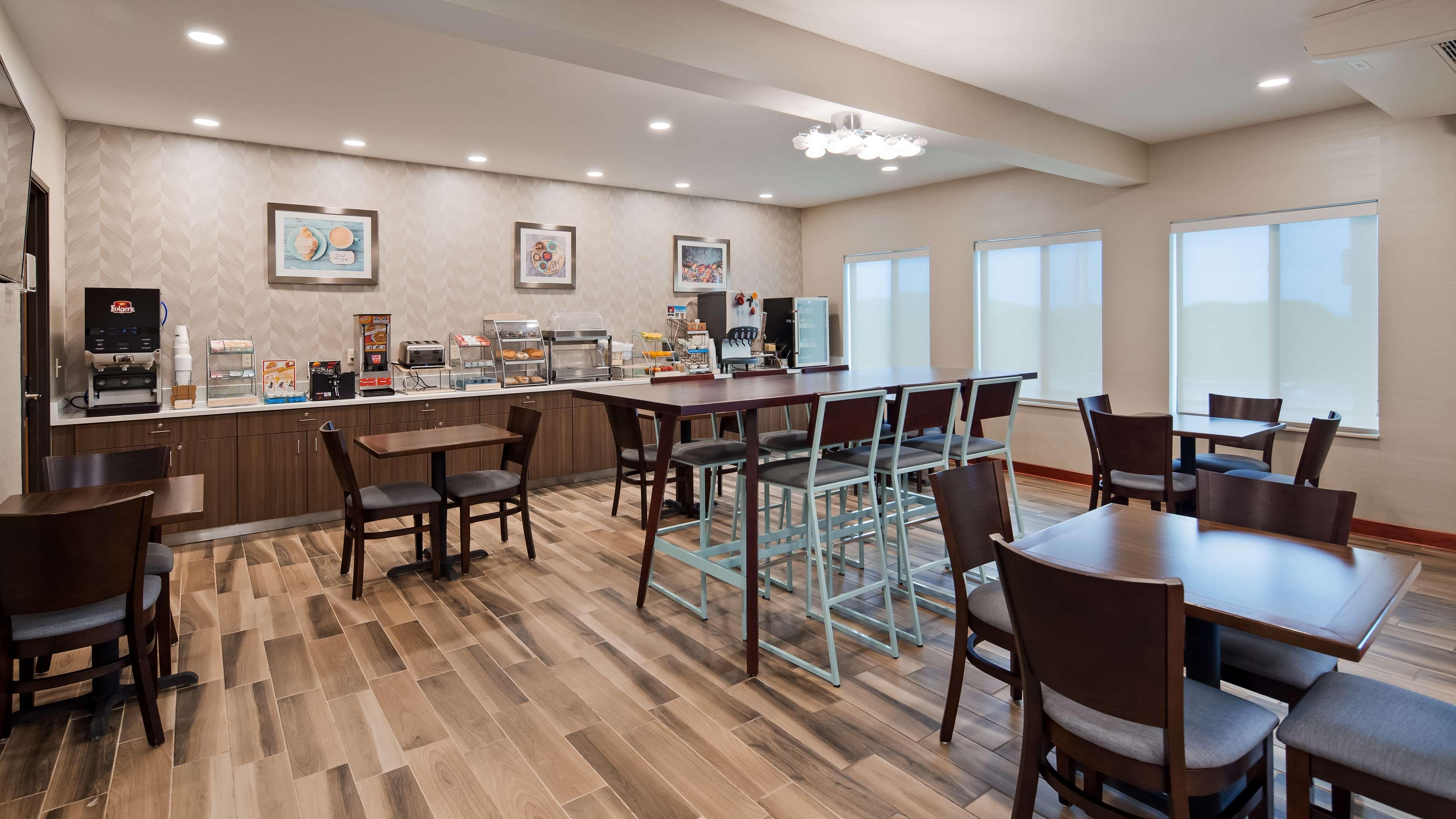 Best Western Hartford Hotel And Suites Exteriör bild