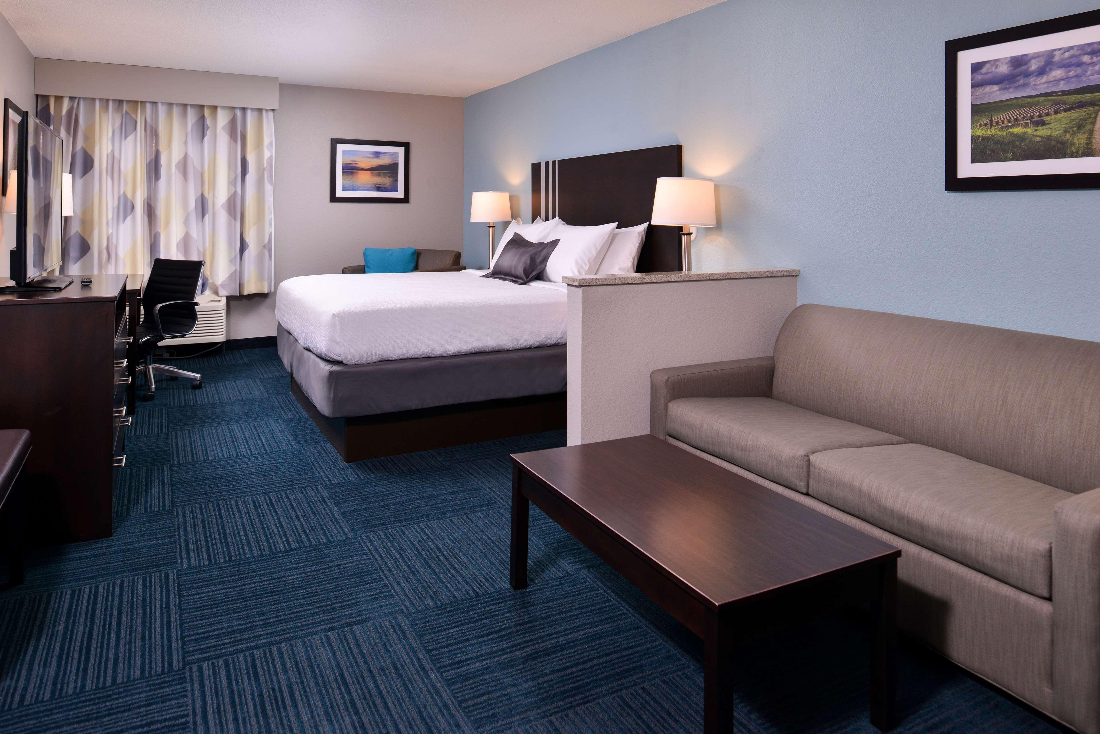 Best Western Hartford Hotel And Suites Exteriör bild