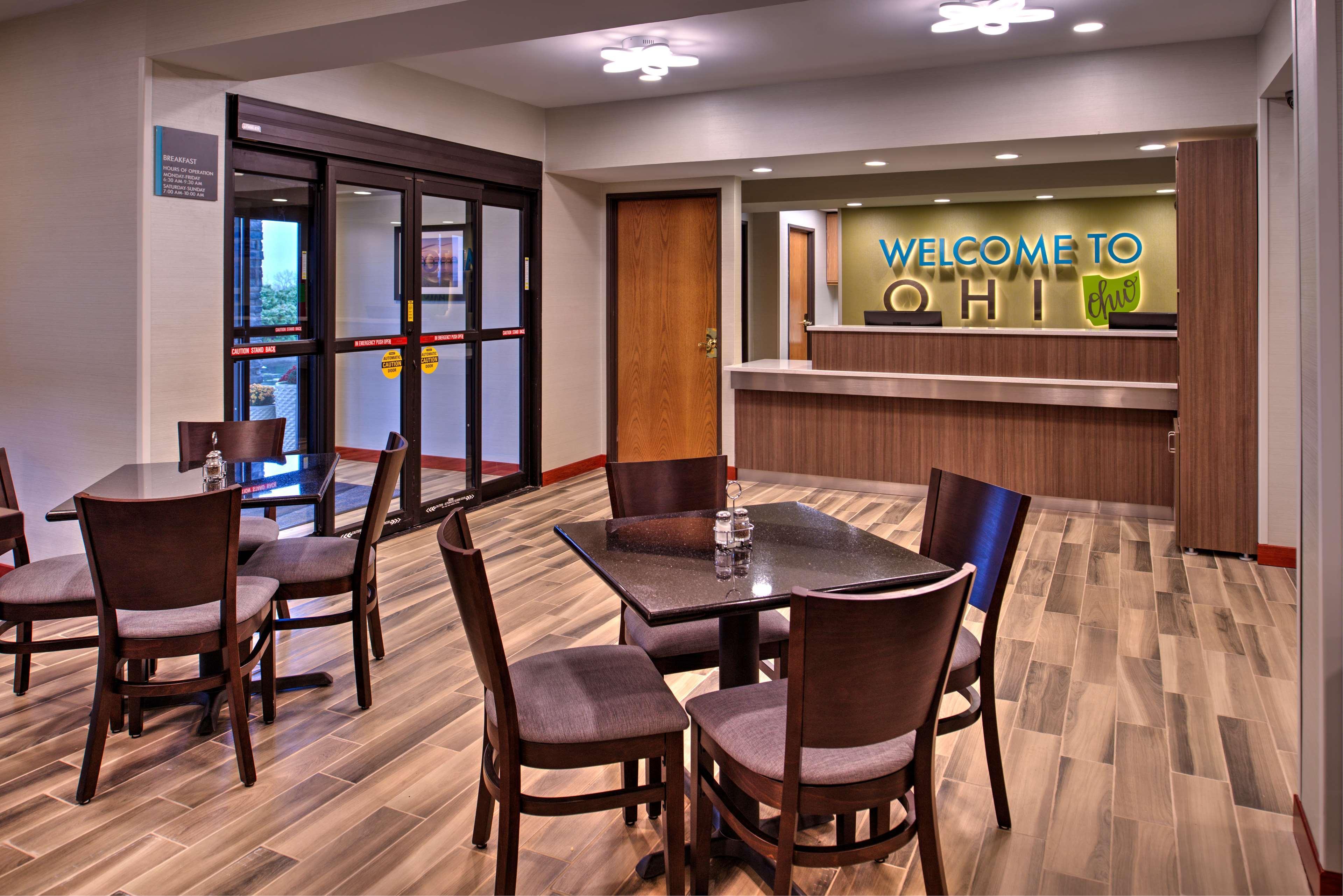 Best Western Hartford Hotel And Suites Exteriör bild