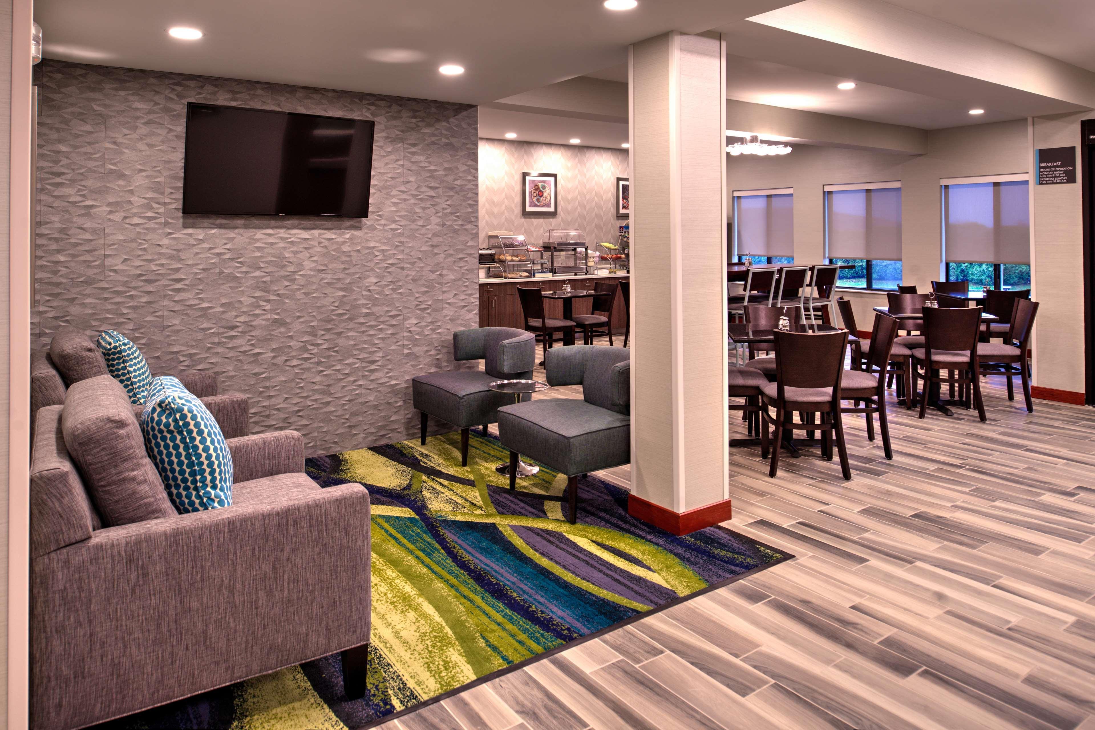 Best Western Hartford Hotel And Suites Exteriör bild