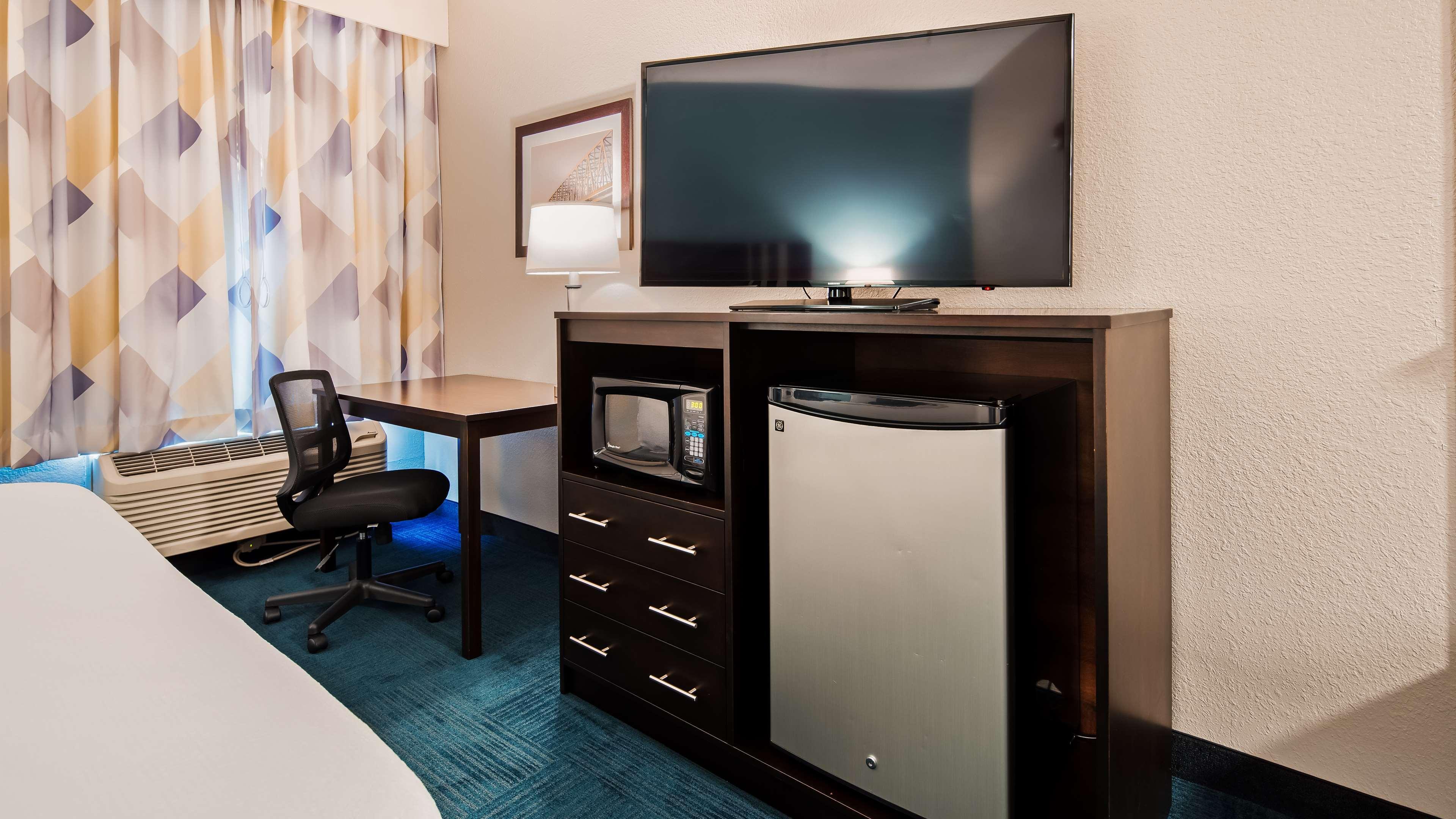Best Western Hartford Hotel And Suites Exteriör bild