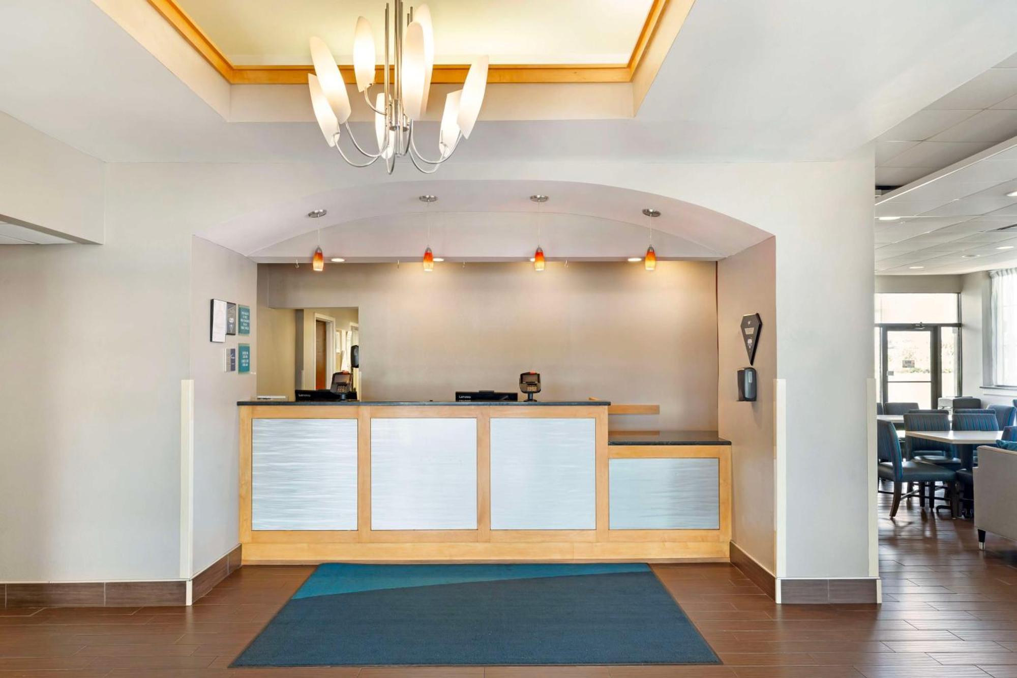 Best Western Hartford Hotel And Suites Exteriör bild