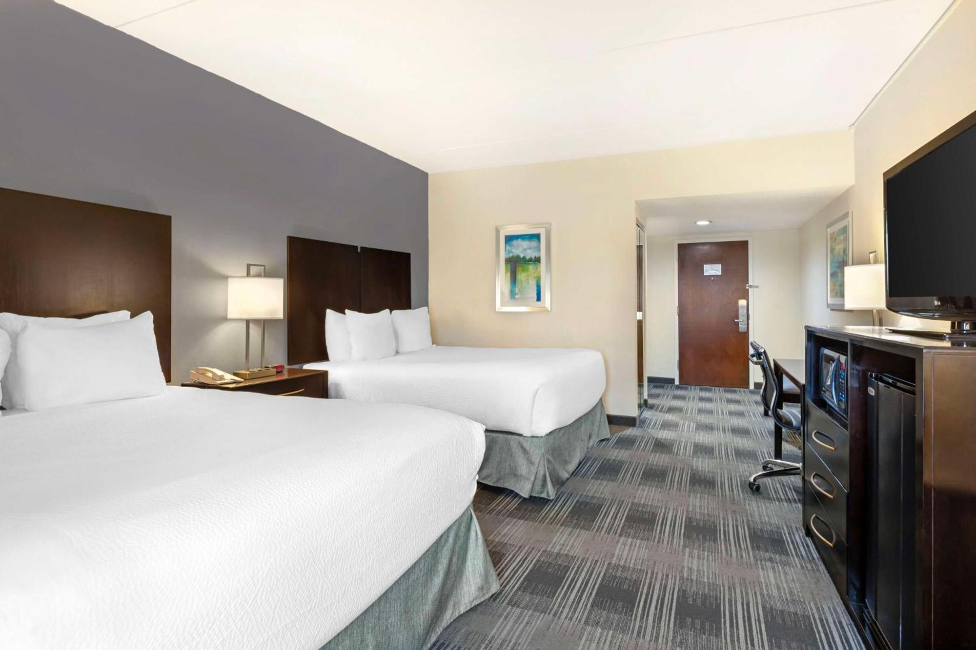 Best Western Hartford Hotel And Suites Exteriör bild