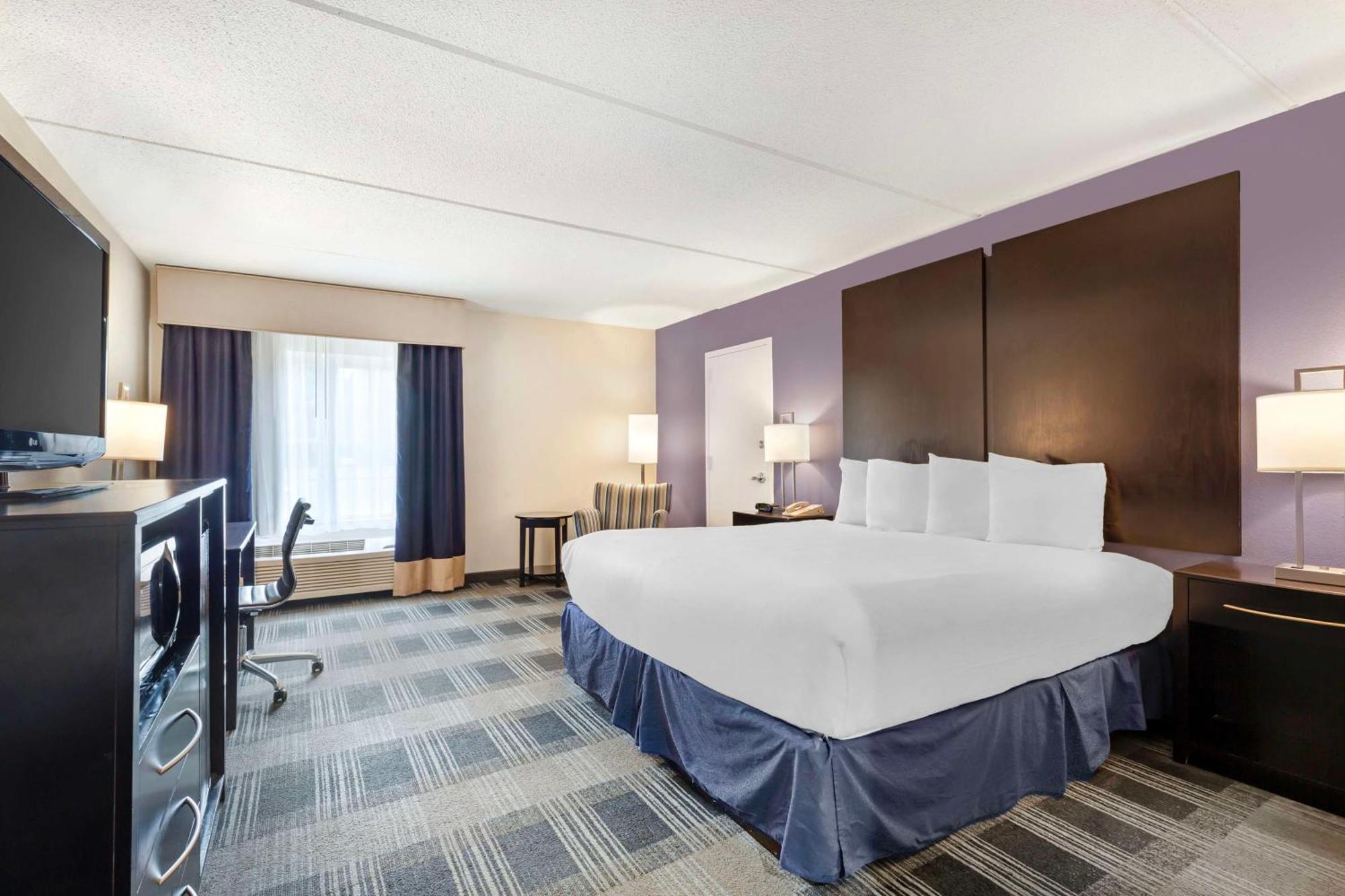 Best Western Hartford Hotel And Suites Exteriör bild