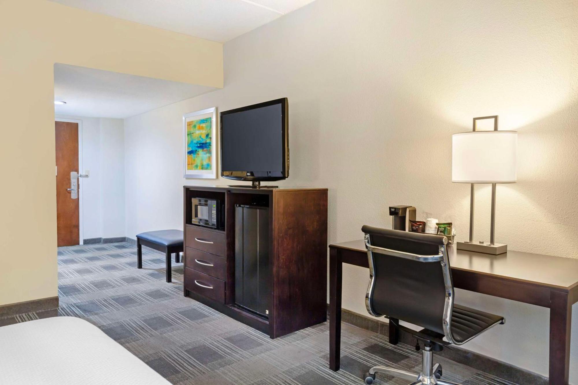 Best Western Hartford Hotel And Suites Exteriör bild