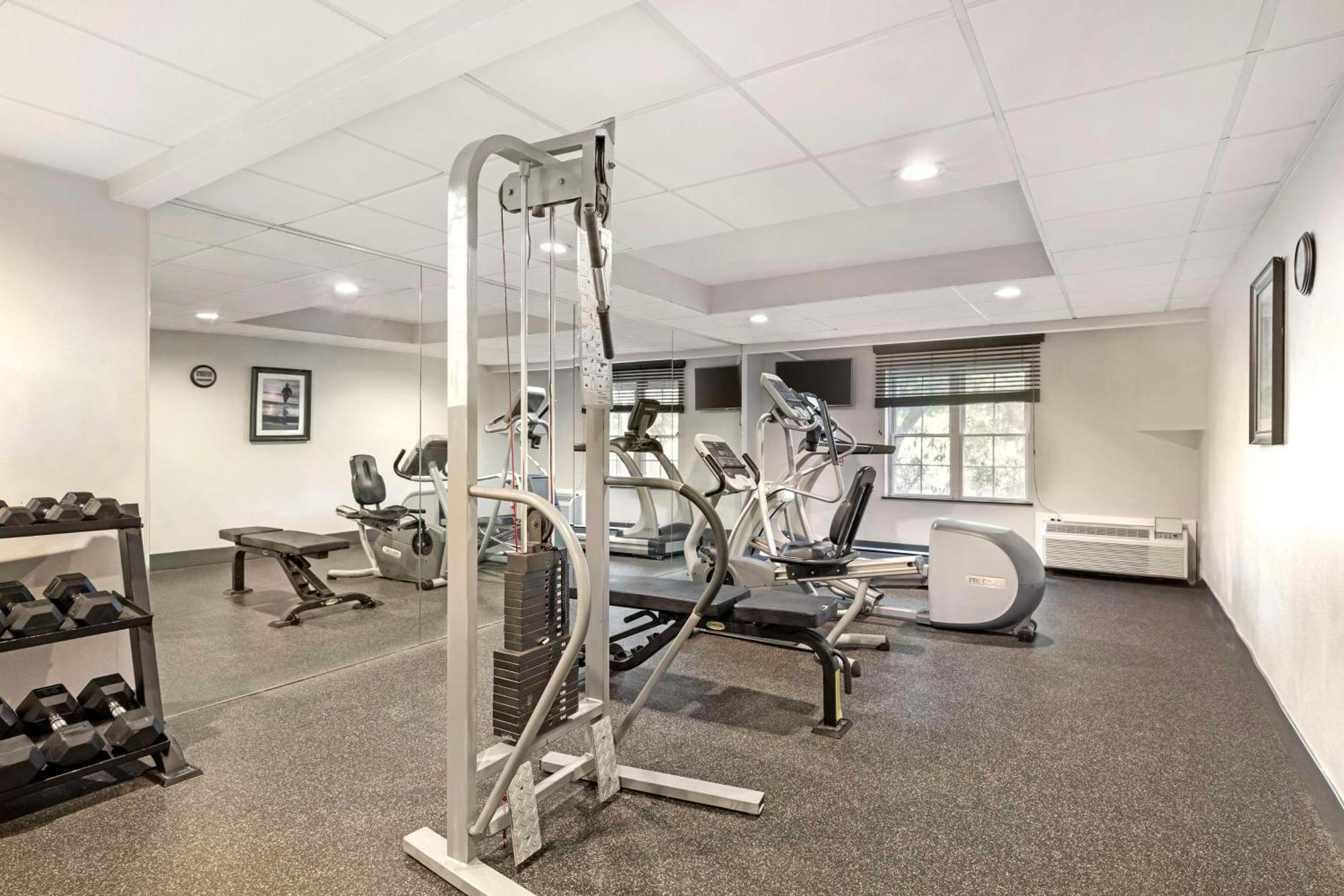 Best Western Hartford Hotel And Suites Exteriör bild
