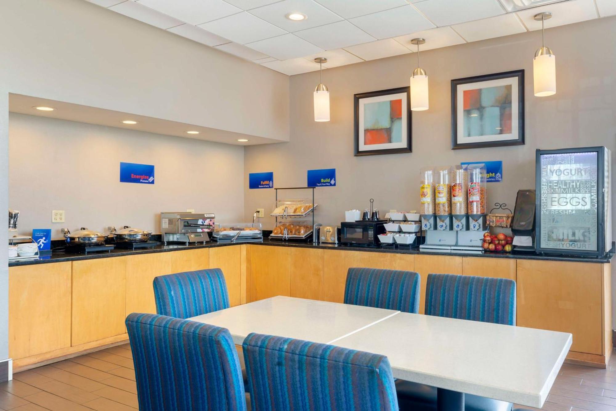 Best Western Hartford Hotel And Suites Exteriör bild