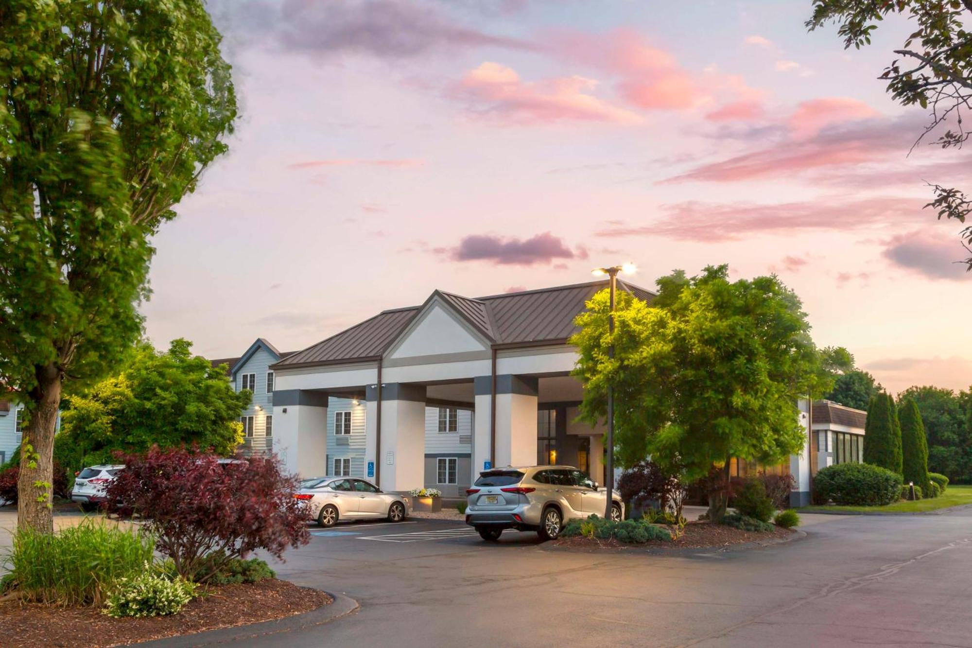 Best Western Hartford Hotel And Suites Exteriör bild