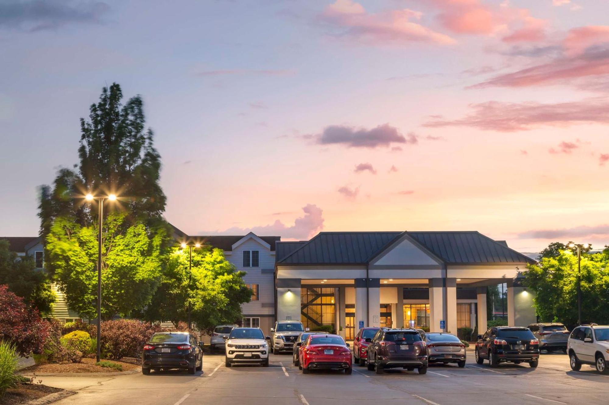 Best Western Hartford Hotel And Suites Exteriör bild